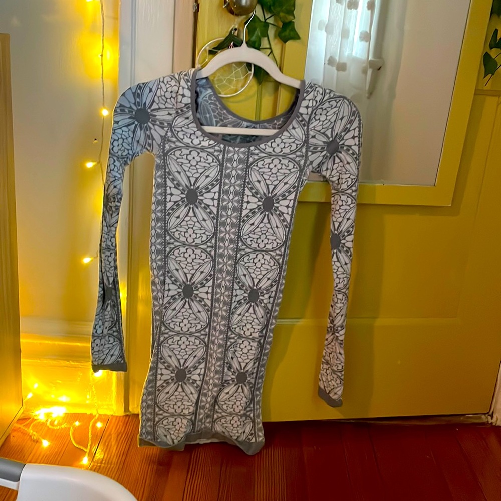 Beautiful skin tight (yet stretchy) grey and white kaleidoscope design dress